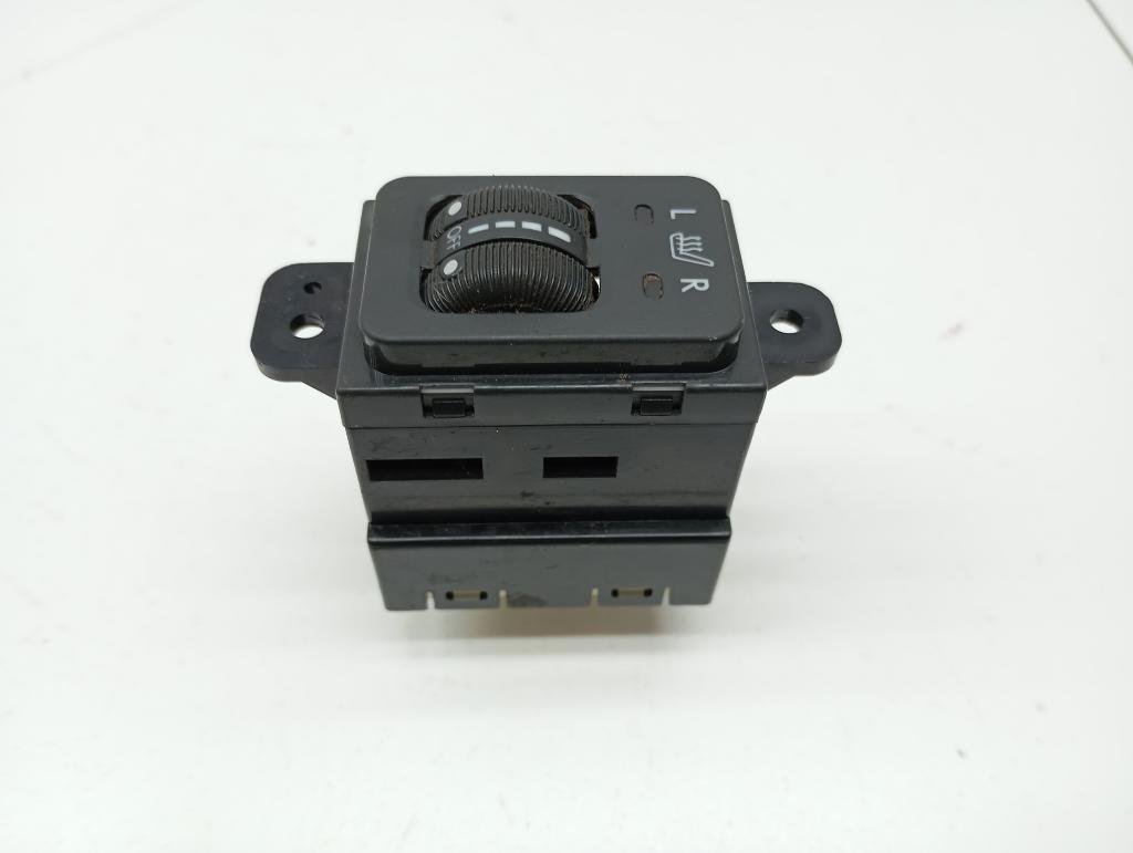 Кнопка обогрева сидений, 2500 рублей, Пермь