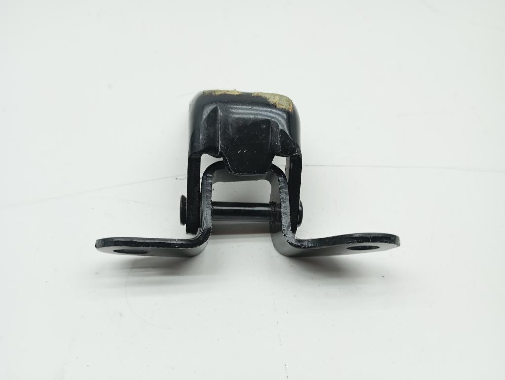 Петля двери задней левой нижняя, 3000 рублей, Пермь