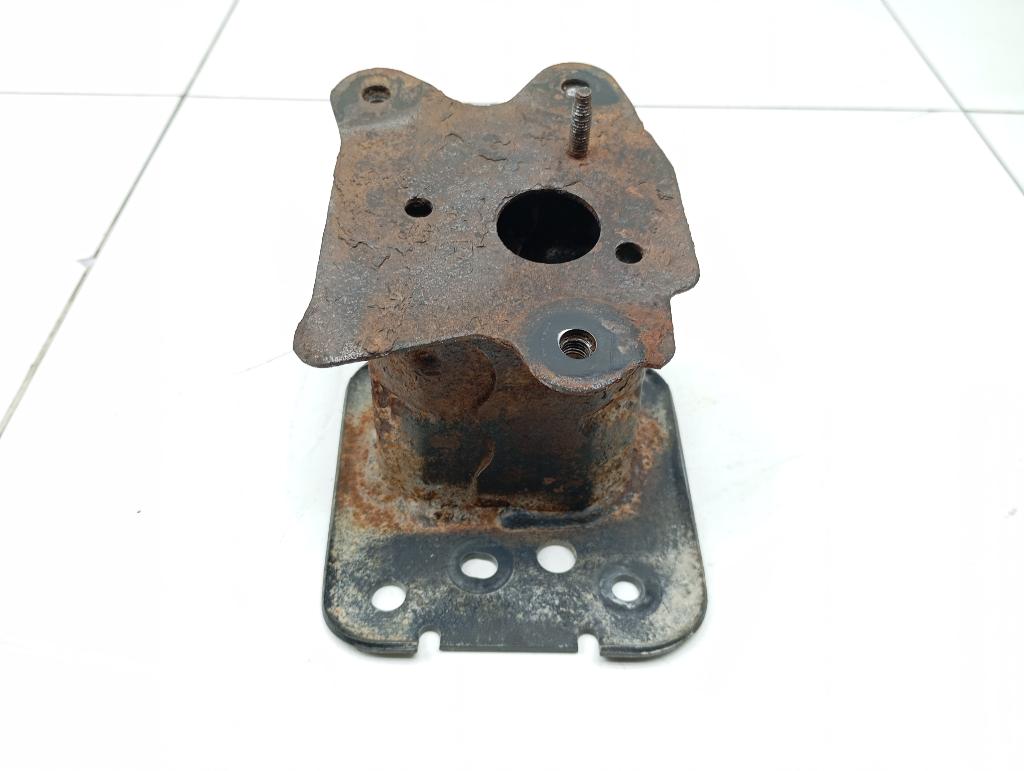 Кронштейн усилителя заднего бампера правый, 2000 рублей, Пермь