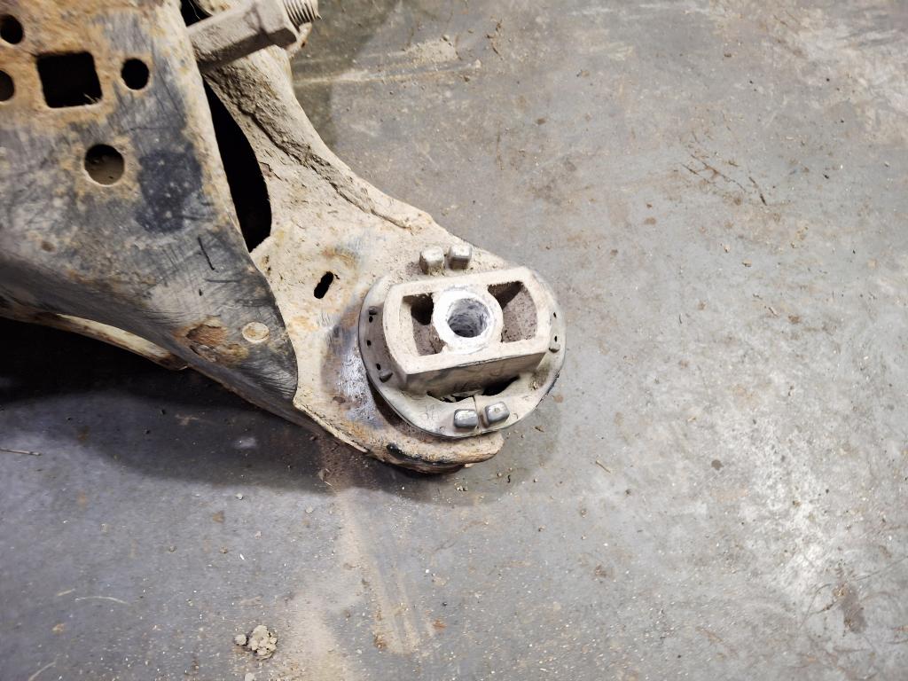 Балка задняя, 6000 рублей, Пермь