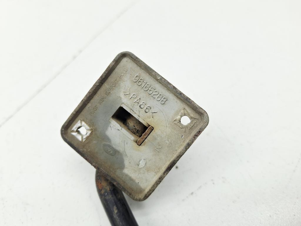 Держатель капота, 500 рублей, Пермь