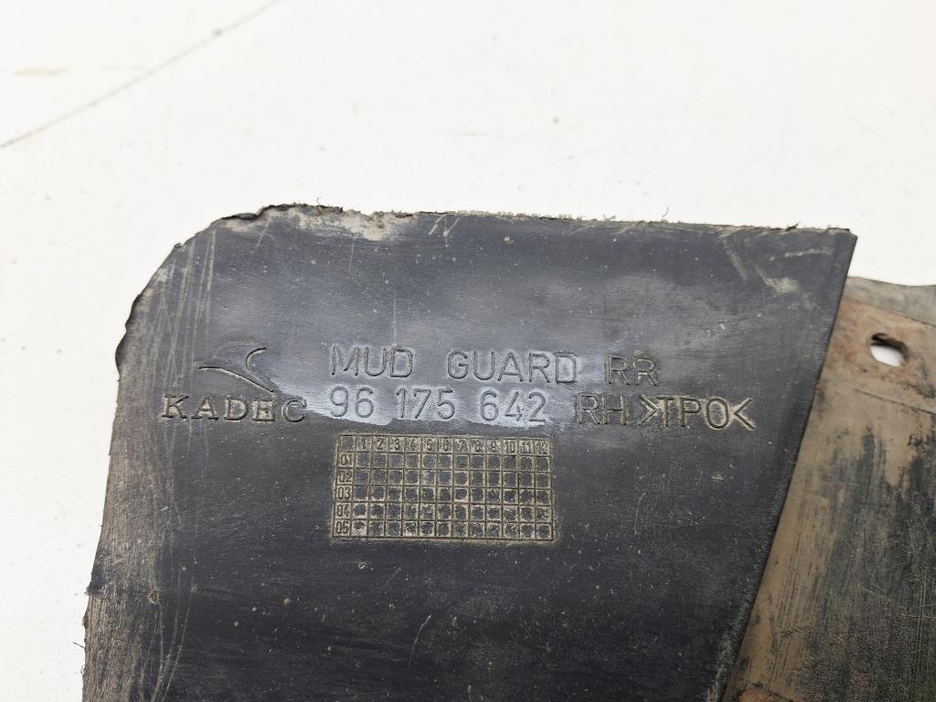Брызговик задний правый, 500 рублей, Пермь