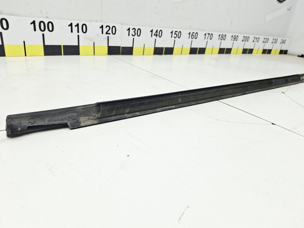 Накладка стекла заднего правого, 2000 рублей, Пермь