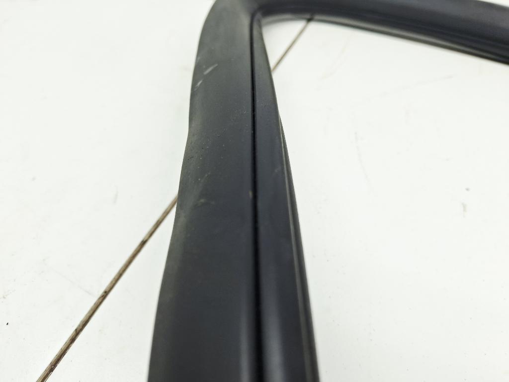 Уплотнитель заднего стекла, 1000 рублей, Пермь