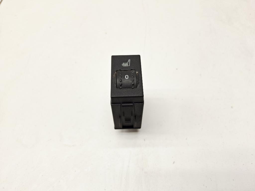 Кнопка обогрева сидений, 500 рублей, Пермь