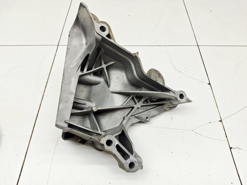 Кронштейн двигателя правый, 1500 рублей, Пермь