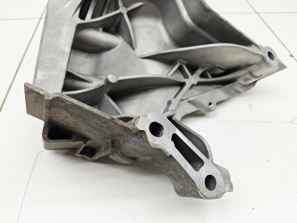 Кронштейн двигателя правый, 1500 рублей, Пермь