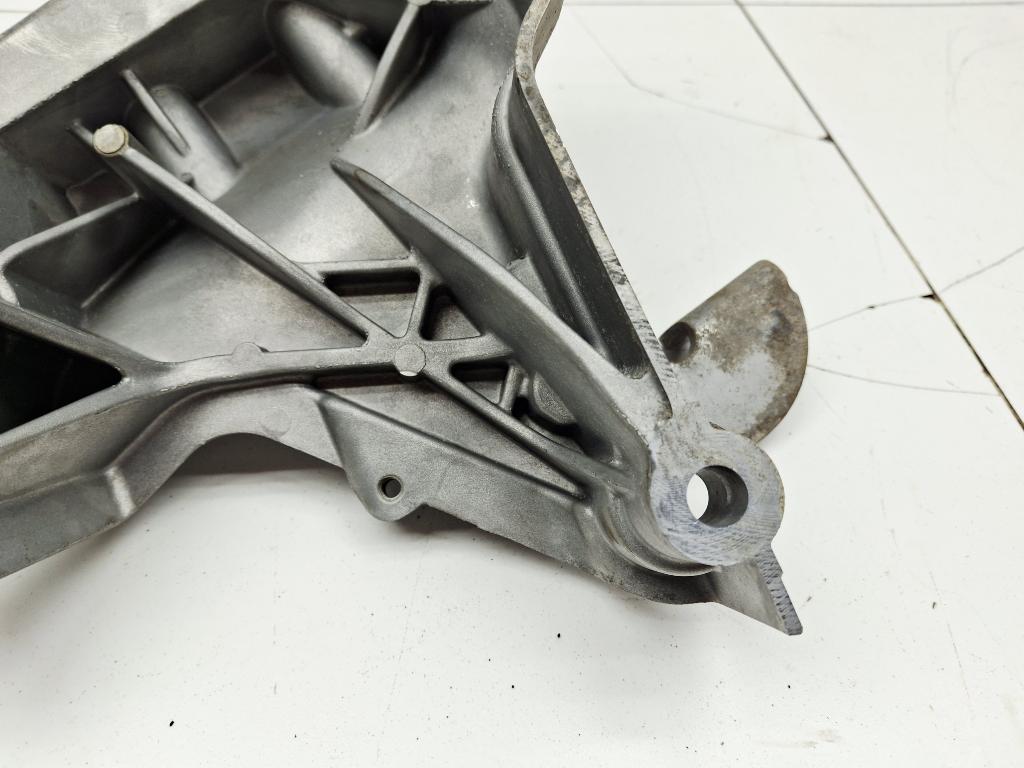 Кронштейн двигателя правый, 1500 рублей, Пермь