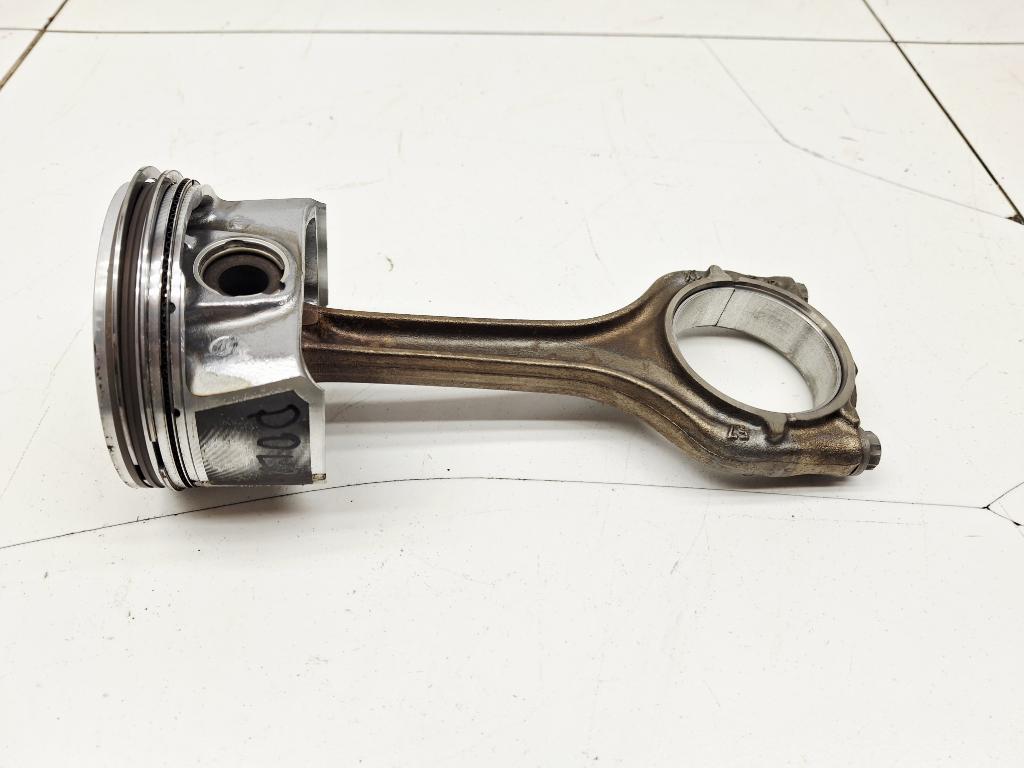 Поршень с шатуном, 2000 рублей, Пермь