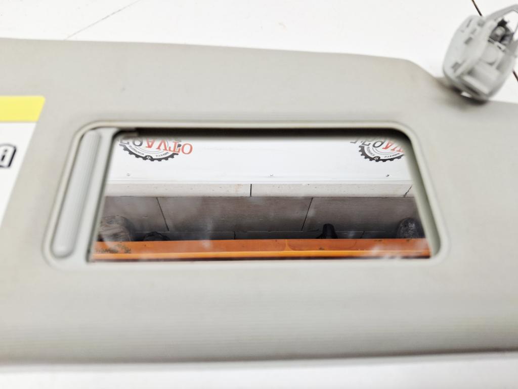 Козырек солнцезащитный правый, 1000 рублей, Пермь