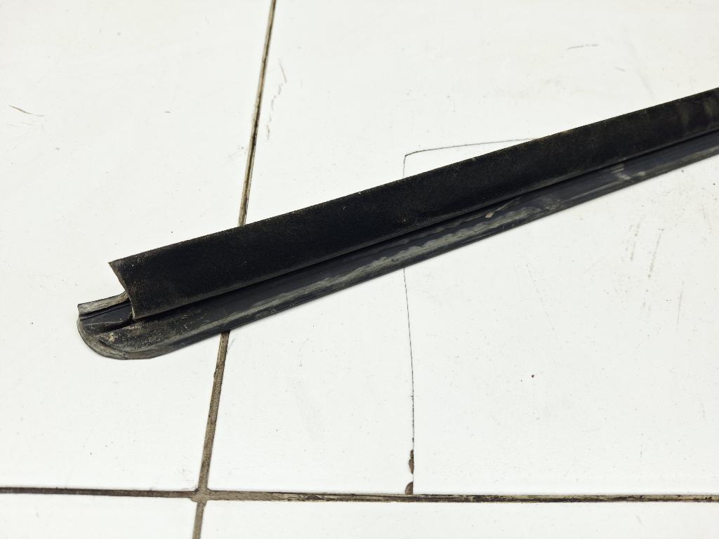 Накладка стекла заднего правого, 500 рублей, Пермь