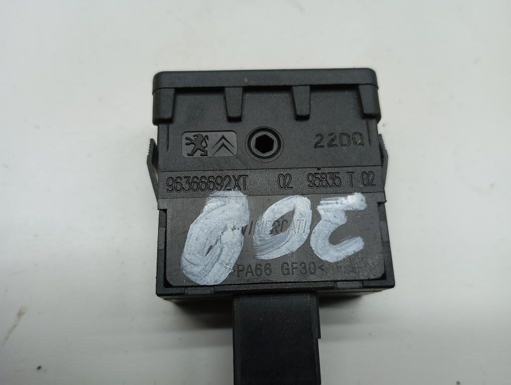 Кнопка корректора фар, 500 рублей, Пермь