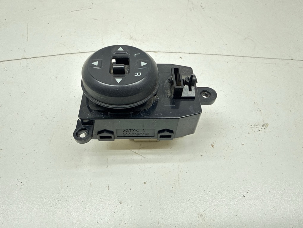 Переключатель регулировки зеркала, 1000 рублей, Пермь