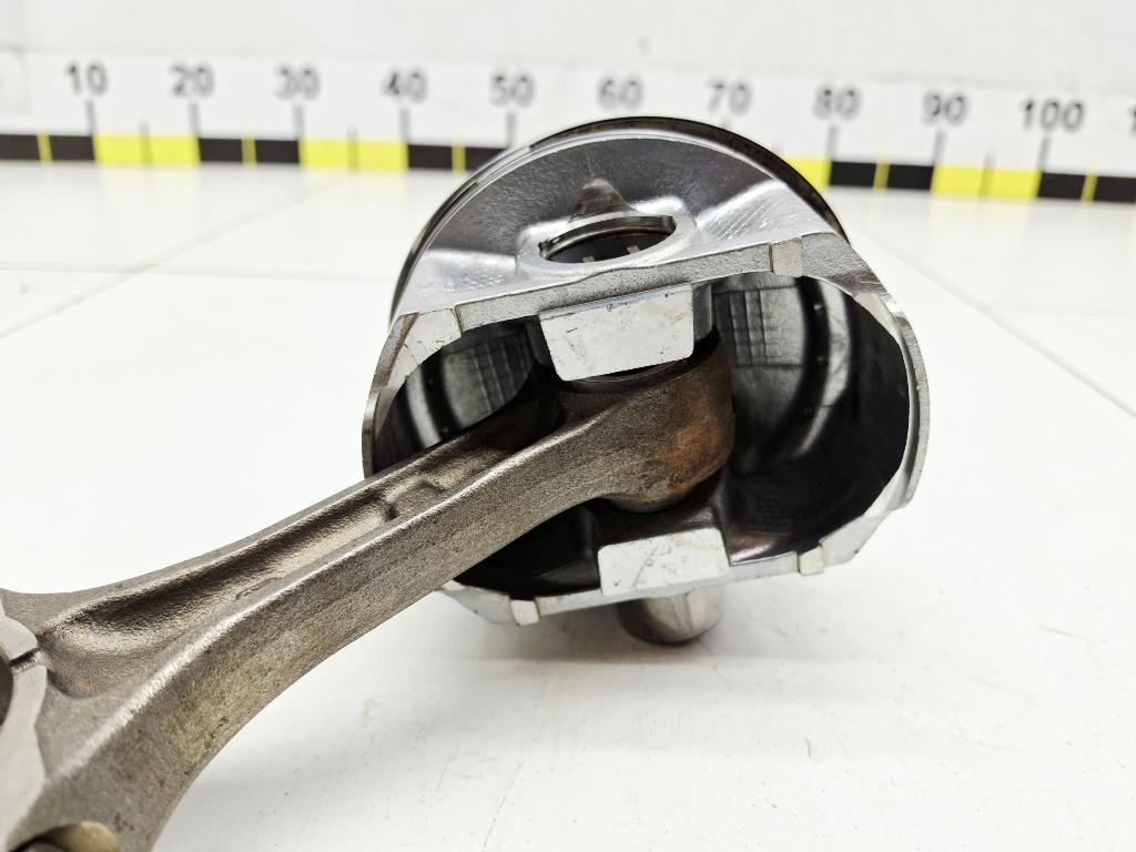 Поршень с шатуном, 2000 рублей, Пермь