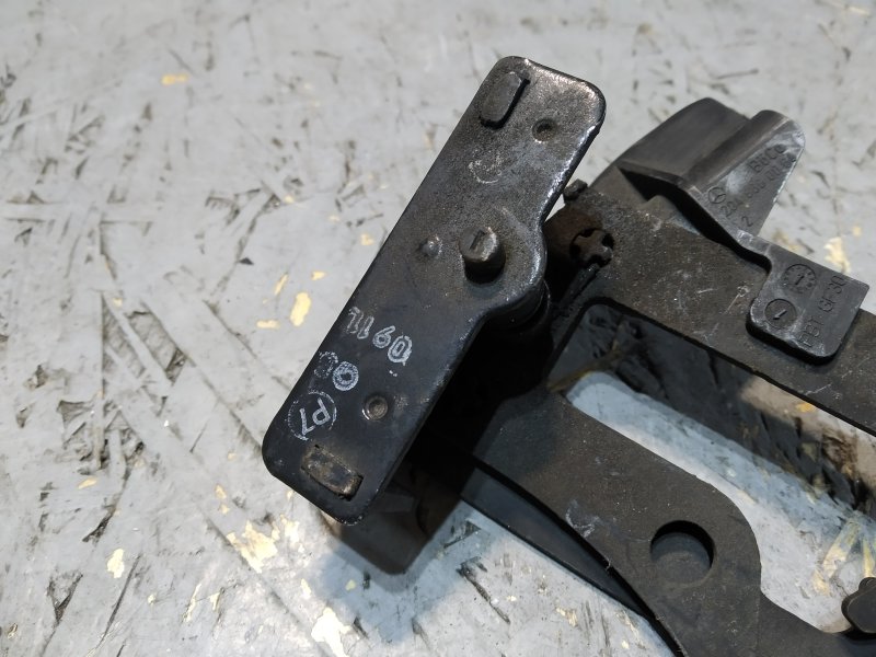 крюк капота, 1235 рублей, Санкт-Петербург