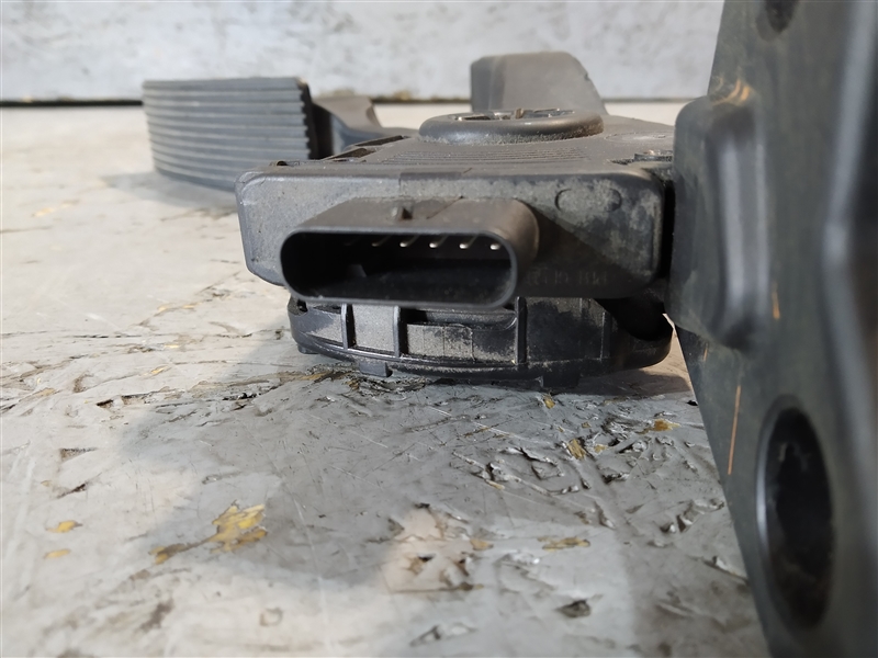 педаль газа, 1640 рублей, Санкт-Петербург