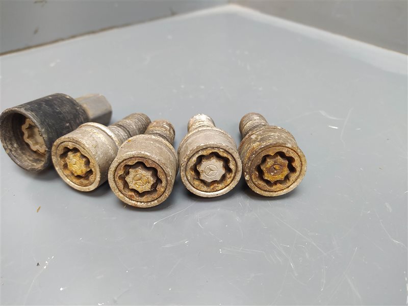 болты секретные, 2475 рублей, Санкт-Петербург