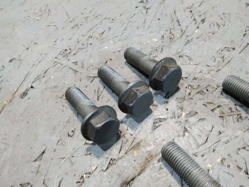 Болты крепления коронки, 2000 рублей, Санкт-Петербург