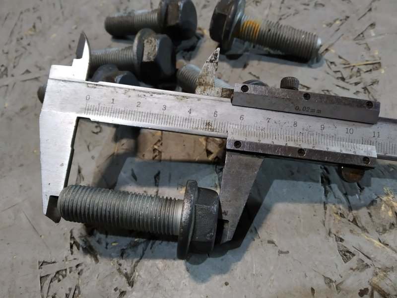 Болты крепления коронки, 2000 рублей, Санкт-Петербург