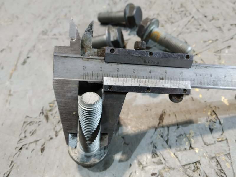 Болты крепления коронки, 2000 рублей, Санкт-Петербург