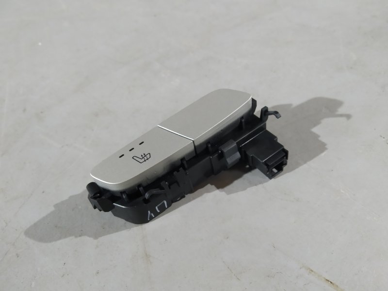 Кнопка подогрева сиденья, 955 рублей, Санкт-Петербург