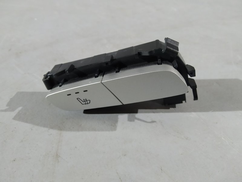 Кнопка подогрева сиденья, 955 рублей, Санкт-Петербург