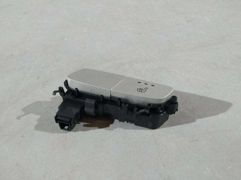 Кнопка подогрева сиденья, 955 рублей, Санкт-Петербург