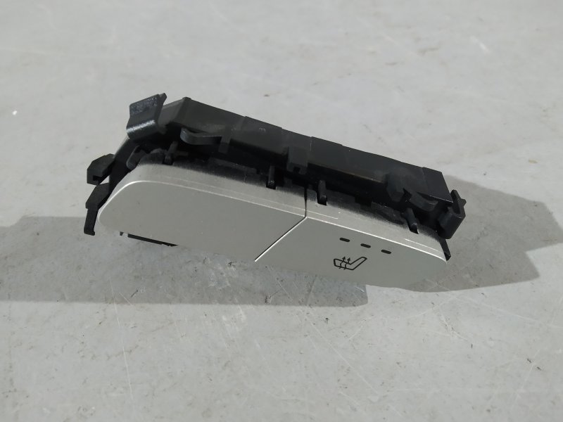 Кнопка подогрева сиденья, 955 рублей, Санкт-Петербург