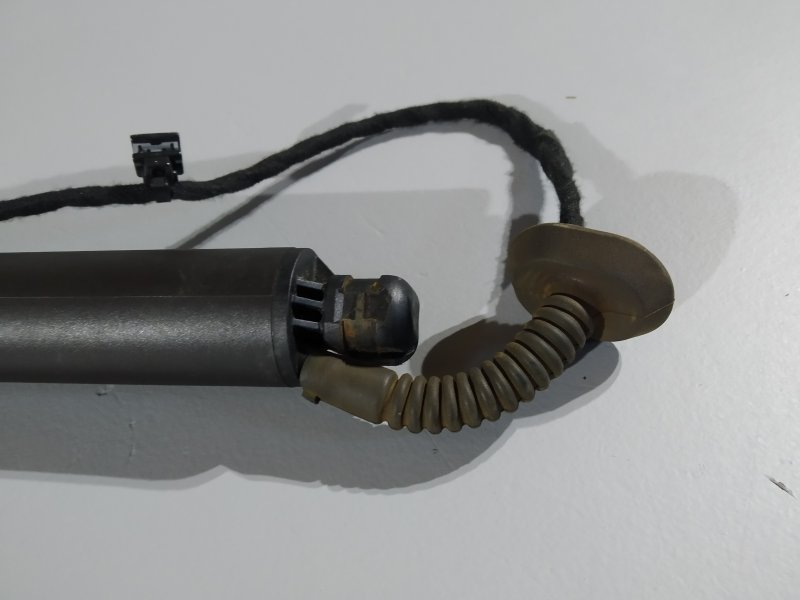 амортизатор багажника, 17805 рублей, Санкт-Петербург