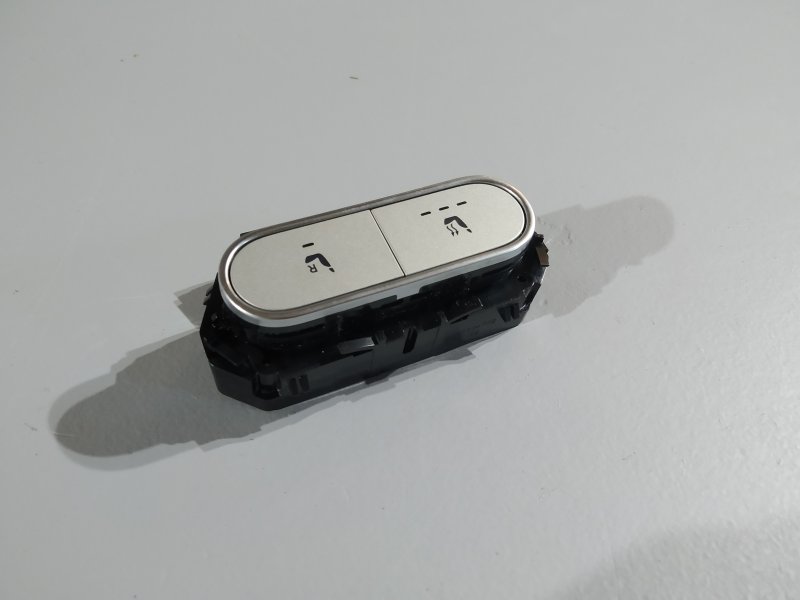 Кнопка подогрева сиденья, 3050 рублей, Санкт-Петербург