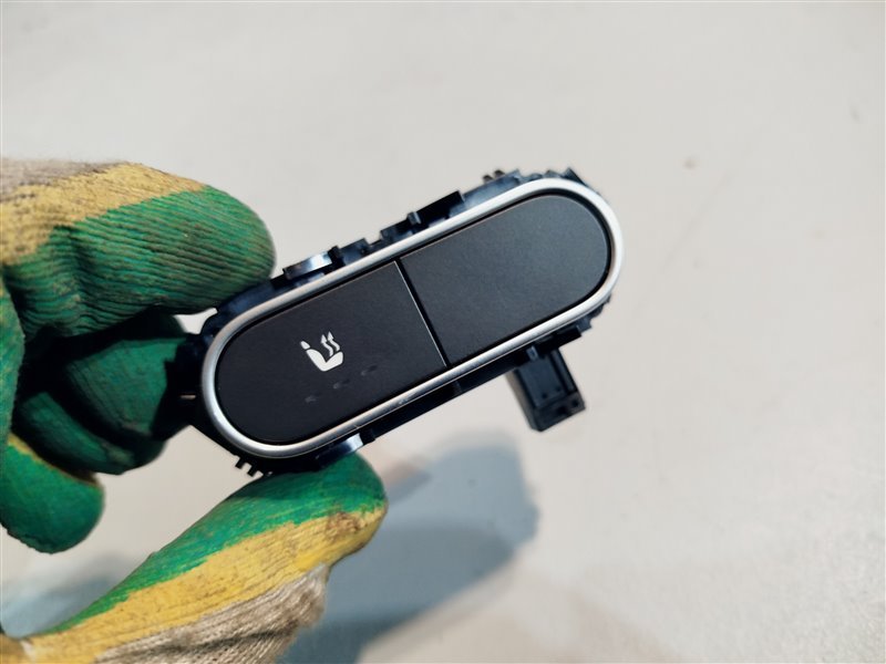 Кнопка подогрева сиденья, 1670 рублей, Санкт-Петербург