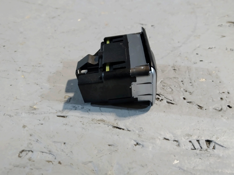 кнопка крышки багажника, 765 рублей, Санкт-Петербург