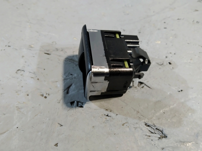 кнопка крышки багажника, 765 рублей, Санкт-Петербург