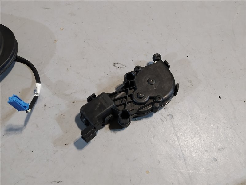 стекло кузовное, 4540 рублей, Санкт-Петербург