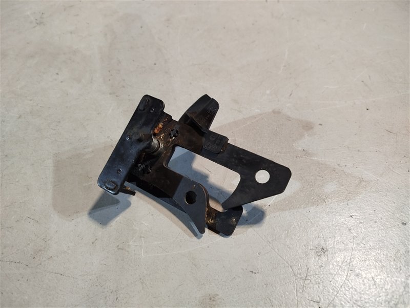 крюк капота, 1370 рублей, Санкт-Петербург