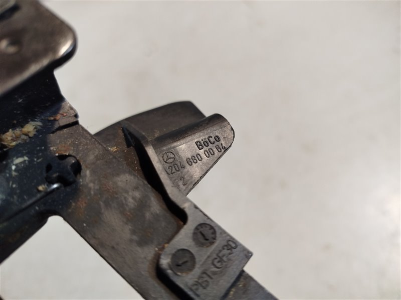 крюк капота, 1370 рублей, Санкт-Петербург