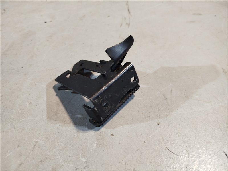 крюк капота, 1370 рублей, Санкт-Петербург