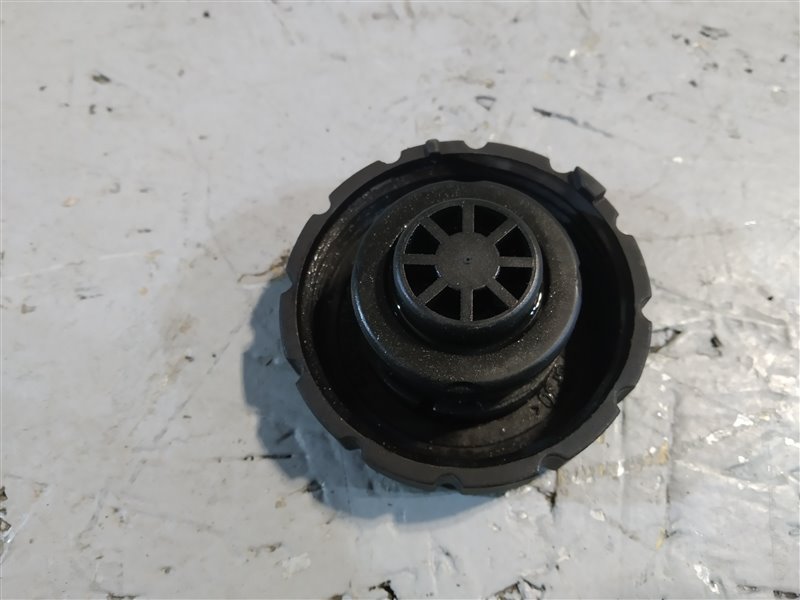 крышка расширительного бачка, 1000 рублей, Санкт-Петербург