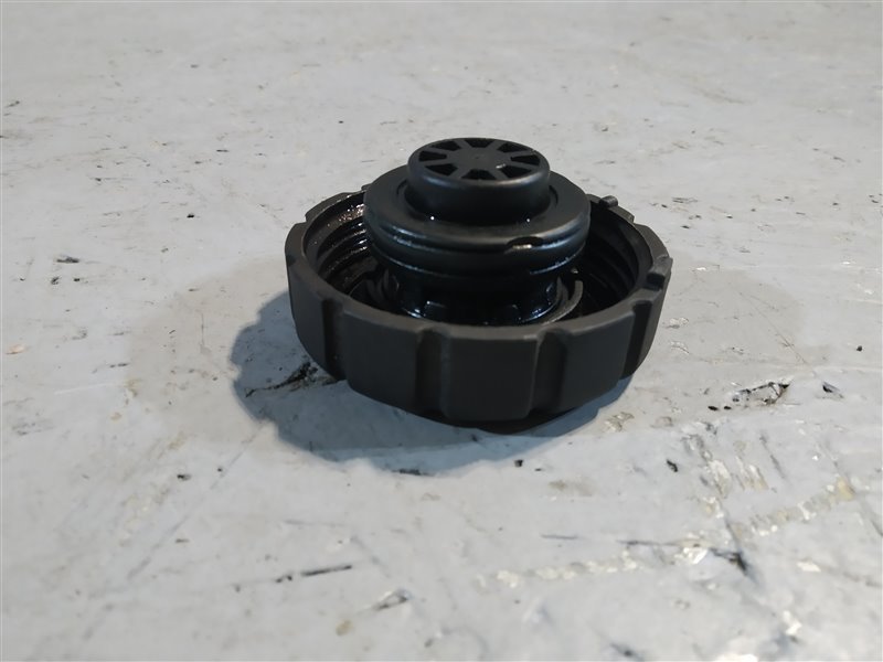 крышка расширительного бачка, 1000 рублей, Санкт-Петербург