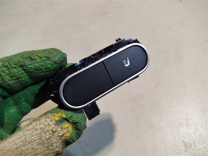 Кнопка подогрева сиденья, 2795 рублей, Санкт-Петербург