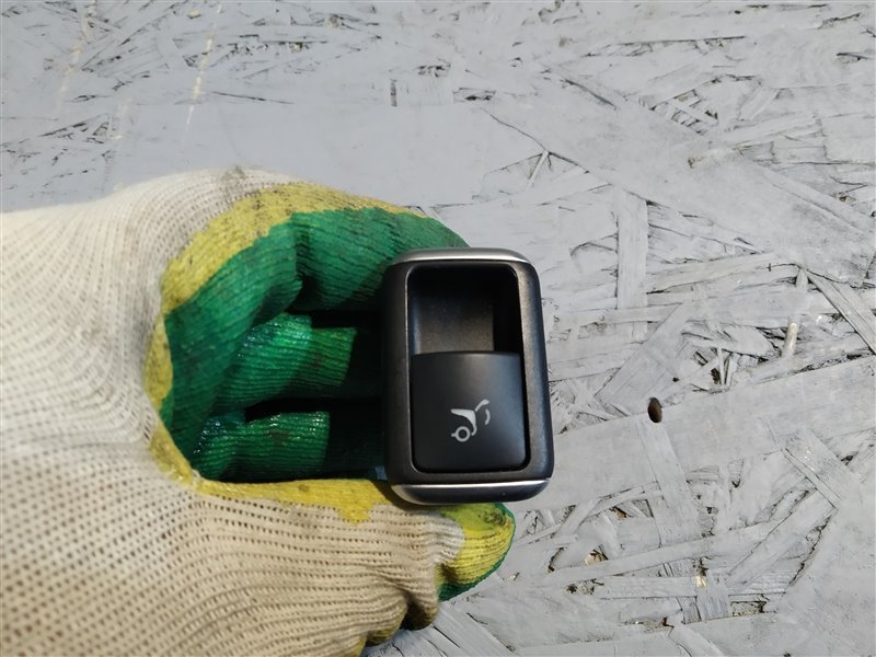 кнопка крышки багажника, 890 рублей, Санкт-Петербург