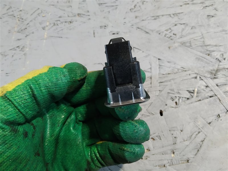 кнопка крышки багажника, 890 рублей, Санкт-Петербург