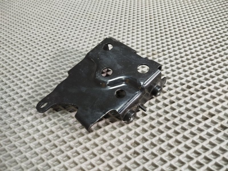 кронштейн решетки радиатора, 3640 рублей, Санкт-Петербург