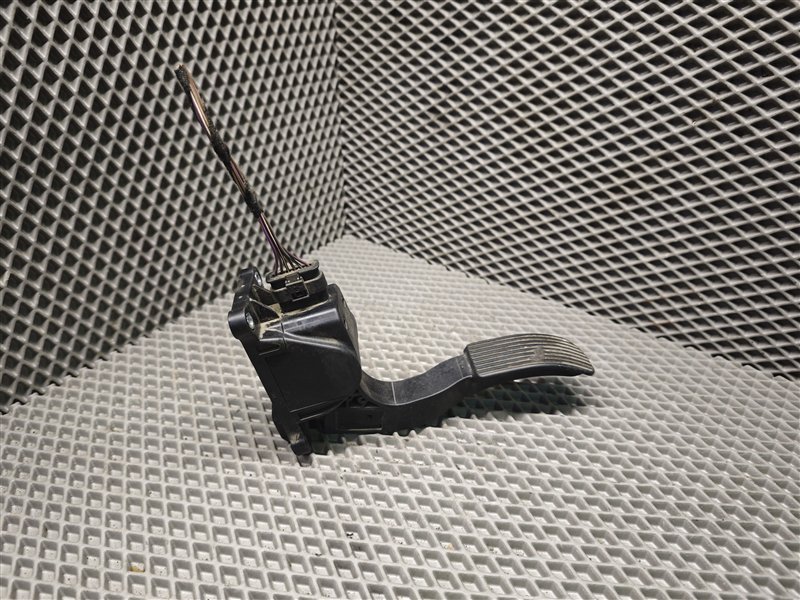 педаль газа, 1850 рублей, Санкт-Петербург