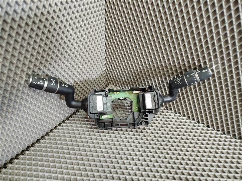 подрулевой переключатель, 7880 рублей, Санкт-Петербург