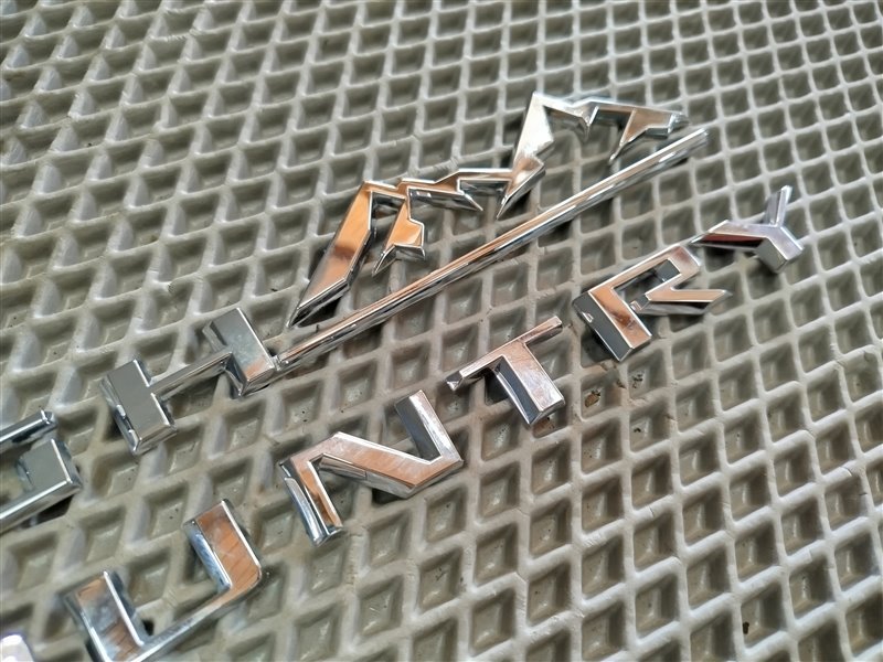 эмблема, 2810 рублей, Санкт-Петербург