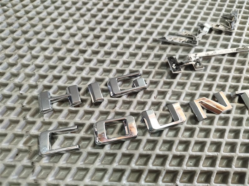 эмблема, 2810 рублей, Санкт-Петербург