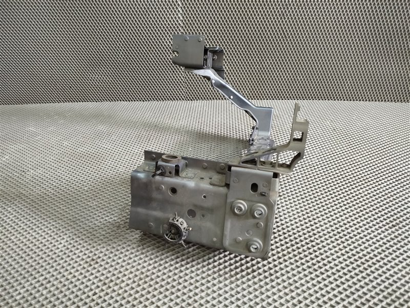 кронштейн фары, 18740 рублей, Санкт-Петербург