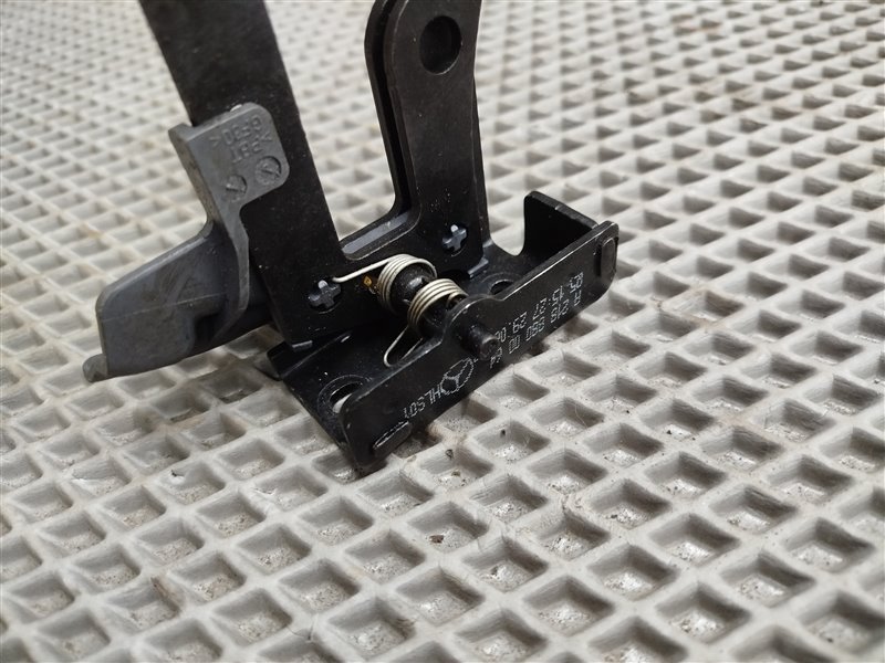 крюк капота, 1895 рублей, Санкт-Петербург