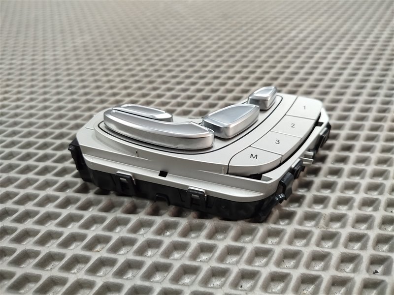 кнопки управления сиденьем, 3900 рублей, Санкт-Петербург